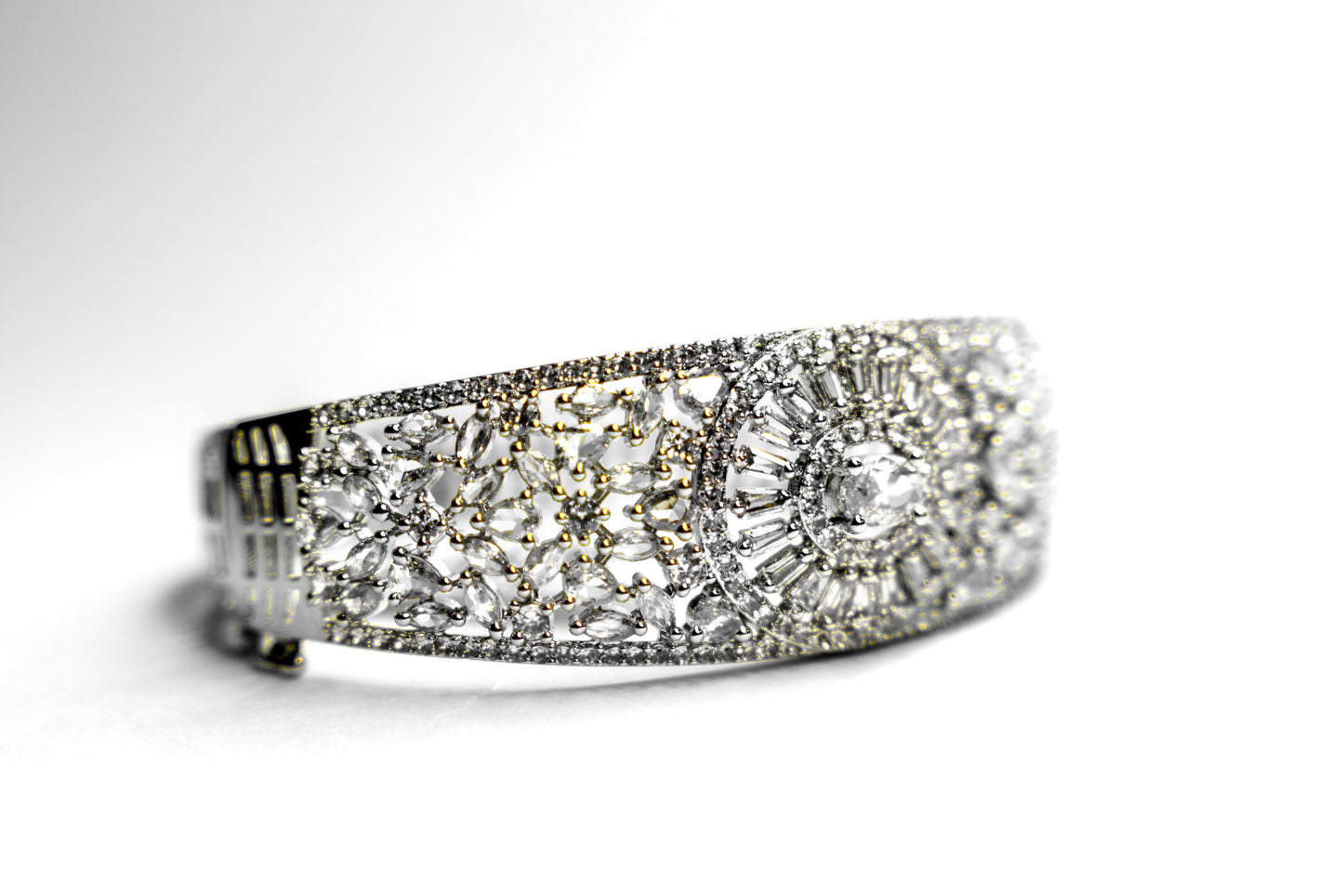 White Stone Chunky Bead Bracelet – Bold Look for Outings